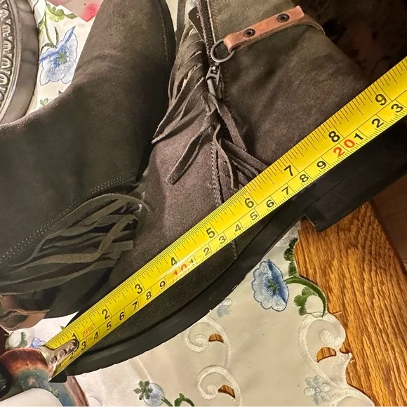 Suede Vera Gomma ankle boots with side zippers and frills - Picture 10 of 10